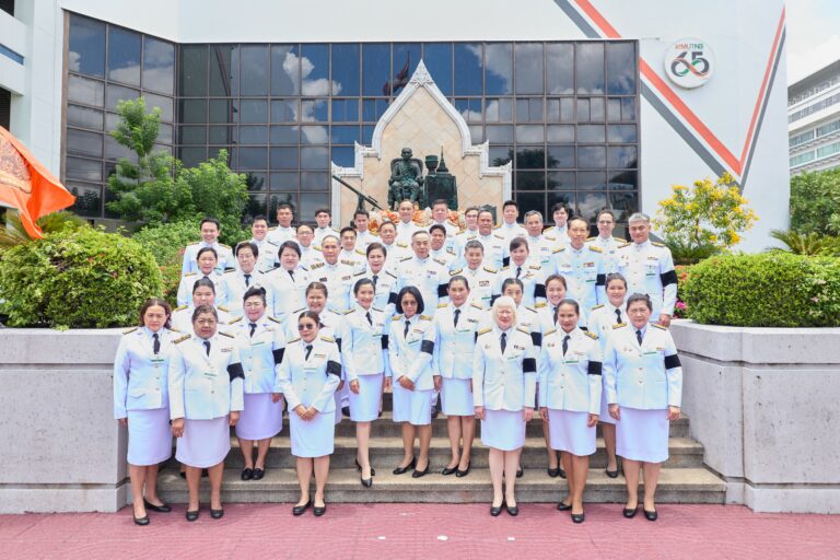 ประธานและสมาชิกสภาคณาจารย์และพนักงาน มจพ. เข้าร่วมพิธีบำเพ็ญกุศลถวายพระบรมศพฯ